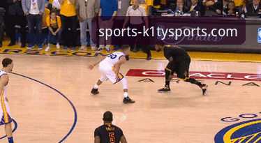解析骑士魔术激战背后的实用技巧：如何高效追踪NBA赛事动态